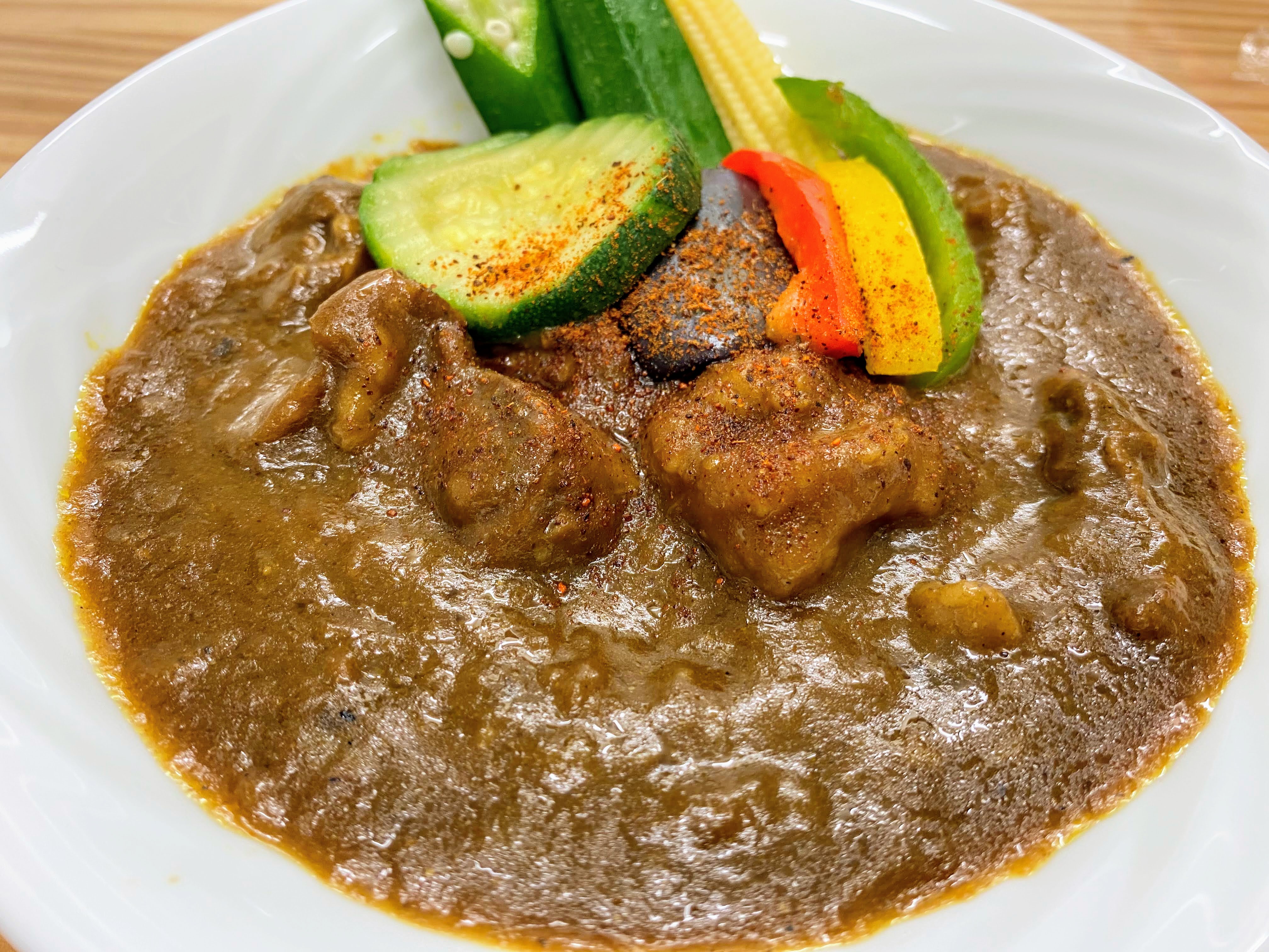 夏野菜ごろごろ牛たんカレー